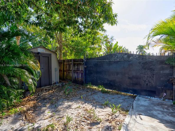 2326 Harding St, Hollywood FL 33020