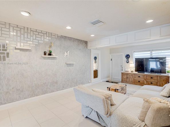 2326 Harding St, Hollywood FL 33020