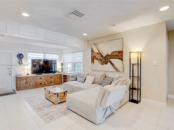 2326 Harding St, Hollywood FL 33020