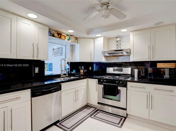 2326 Harding St, Hollywood FL 33020