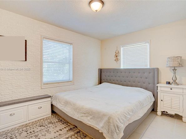 2326 Harding St, Hollywood FL 33020