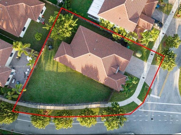 15461 SW 173rd Ln, Miami FL 33187