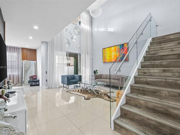 8174 NW 114th Pl, Doral FL 33178