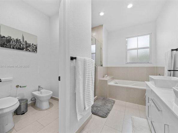 8174 NW 114th Pl, Doral FL 33178