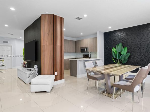 8174 NW 114th Pl, Doral FL 33178