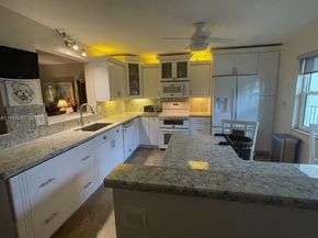 281 S Hollybrook Dr 50205, Pembroke Pines FL 33025