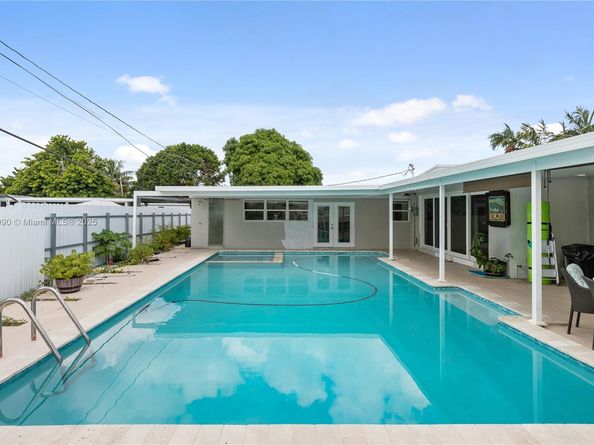 19602 NW 37th Ct, Miami Gardens FL 33055