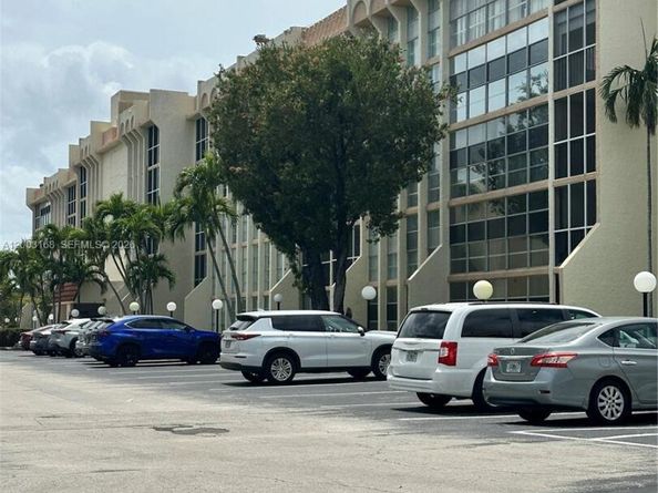 701 Three Islands Blvd 110, Hallandale Beach FL 33009
