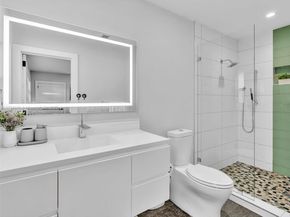 840 S Southlake Dr, Hollywood FL 33019