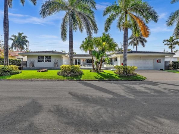 840 S Southlake Dr, Hollywood FL 33019