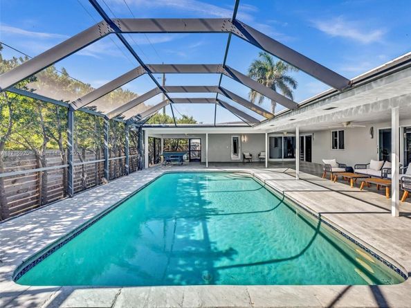 840 S Southlake Dr, Hollywood FL 33019