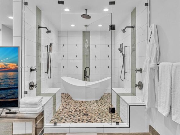 840 S Southlake Dr, Hollywood FL 33019