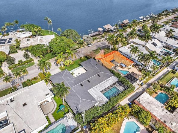 840 S Southlake Dr, Hollywood FL 33019
