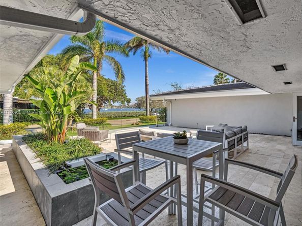 840 S Southlake Dr, Hollywood FL 33019