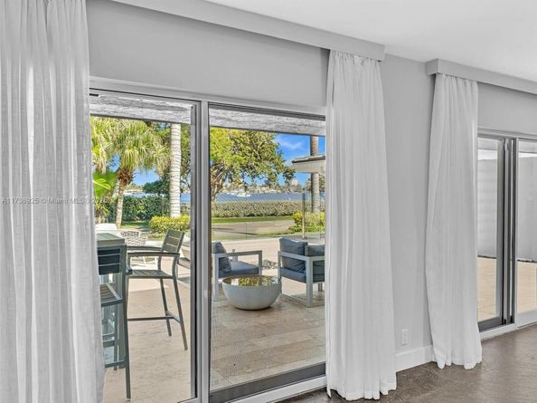 840 S Southlake Dr, Hollywood FL 33019