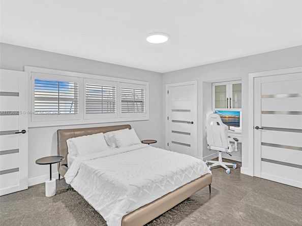 840 S Southlake Dr, Hollywood FL 33019
