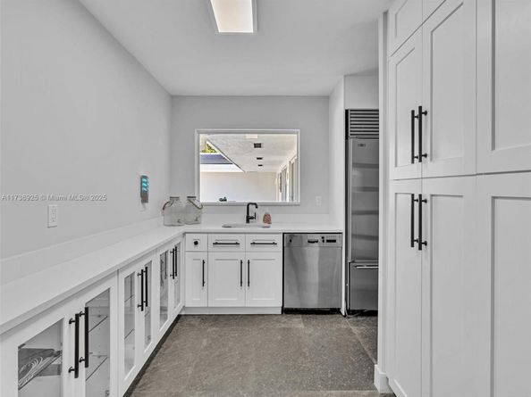 840 S Southlake Dr, Hollywood FL 33019