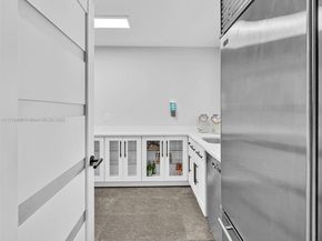 840 S Southlake Dr, Hollywood FL 33019