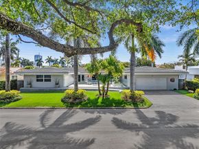 840 S Southlake Dr, Hollywood FL 33019