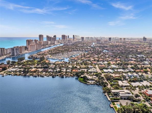 840 S Southlake Dr, Hollywood FL 33019