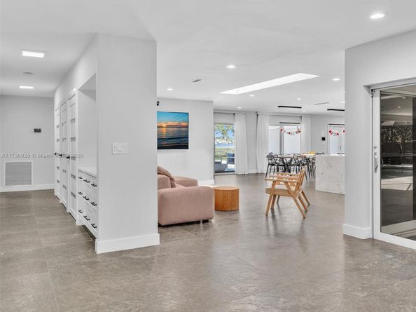 840 S Southlake Dr, Hollywood FL 33019