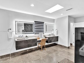840 S Southlake Dr, Hollywood FL 33019
