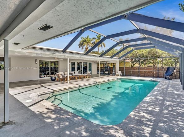 840 S Southlake Dr, Hollywood FL 33019
