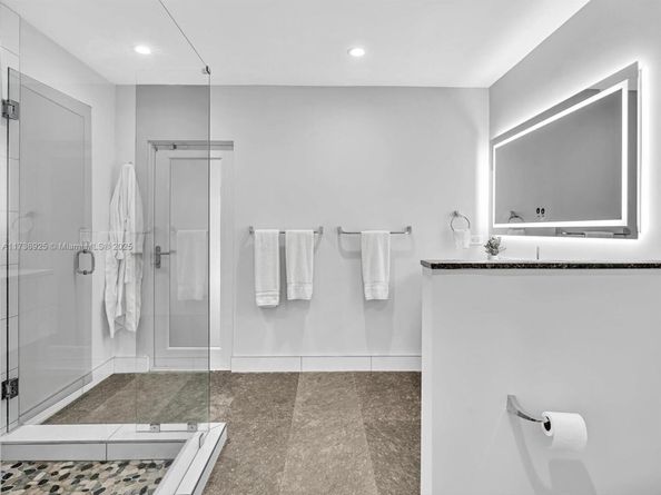 840 S Southlake Dr, Hollywood FL 33019