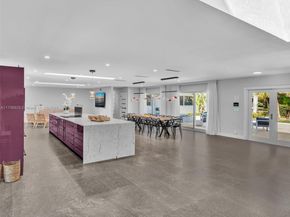 840 S Southlake Dr, Hollywood FL 33019
