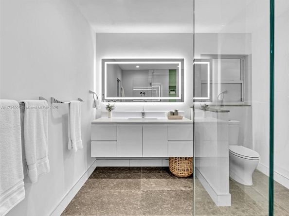 840 S Southlake Dr, Hollywood FL 33019