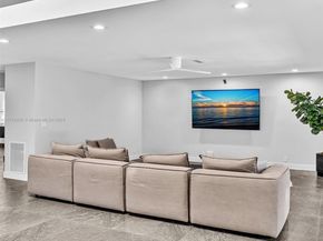840 S Southlake Dr, Hollywood FL 33019