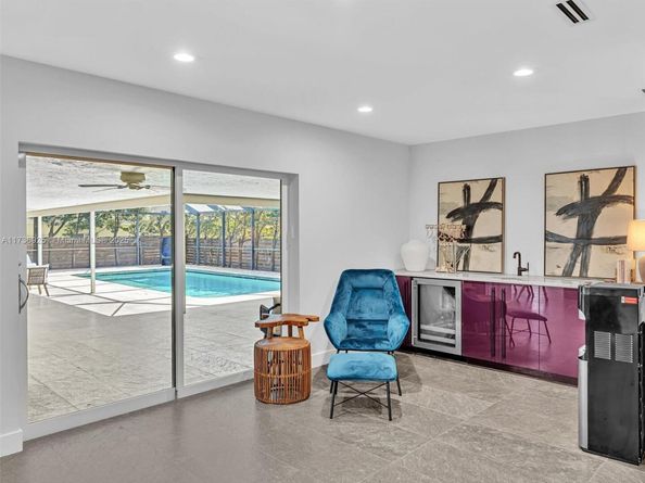 840 S Southlake Dr, Hollywood FL 33019