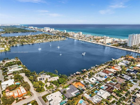 840 S Southlake Dr, Hollywood FL 33019