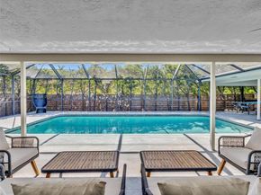 840 S Southlake Dr, Hollywood FL 33019