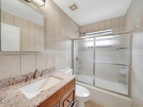 565 NE 160th St, Miami FL 33162