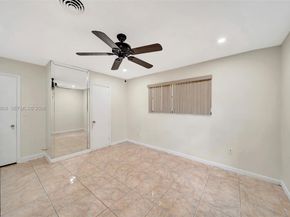 565 NE 160th St, Miami FL 33162