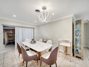 565 NE 160th St, Miami FL 33162