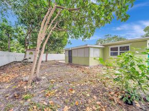 565 NE 160th St, Miami FL 33162