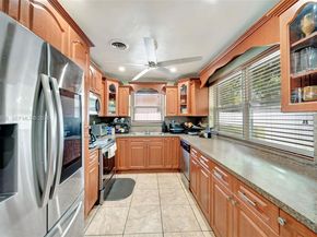 565 NE 160th St, Miami FL 33162
