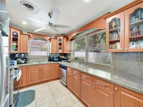 565 NE 160th St, Miami FL 33162