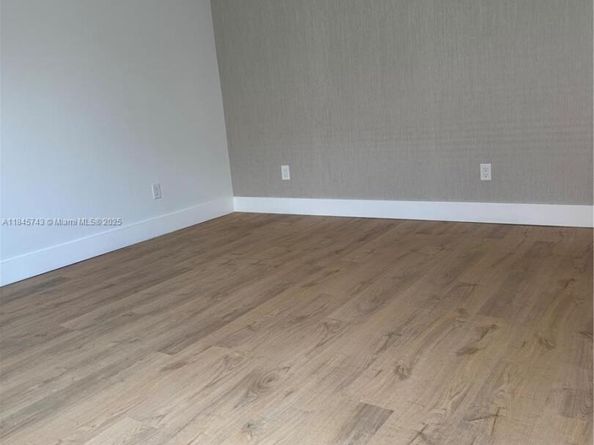 1090 SE 6th Ave, Dania Beach FL 33004