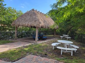 1090 SE 6th Ave, Dania Beach FL 33004