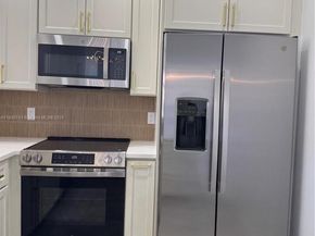 1090 SE 6th Ave, Dania Beach FL 33004