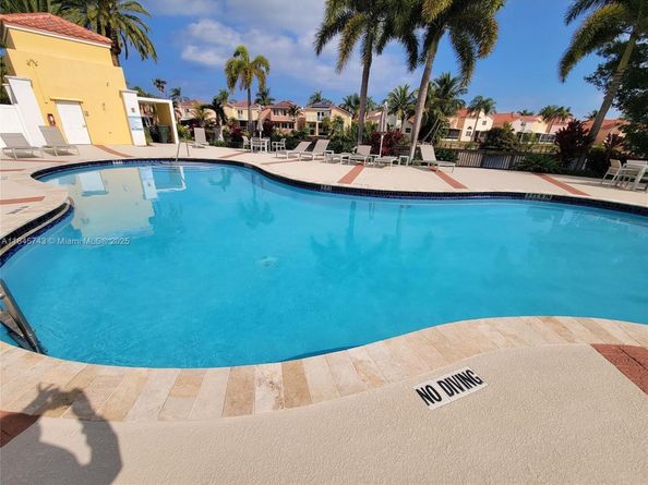 1090 SE 6th Ave, Dania Beach FL 33004