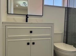 1090 SE 6th Ave, Dania Beach FL 33004