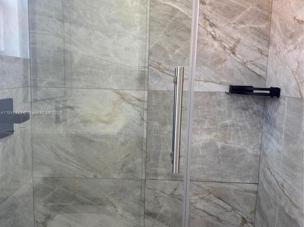 1090 SE 6th Ave, Dania Beach FL 33004