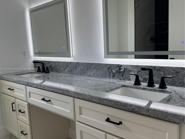 1090 SE 6th Ave, Dania Beach FL 33004