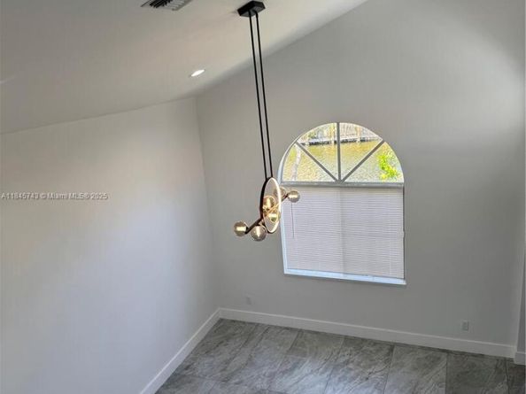 1090 SE 6th Ave, Dania Beach FL 33004