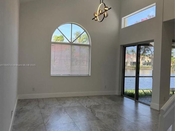 1090 SE 6th Ave, Dania Beach FL 33004