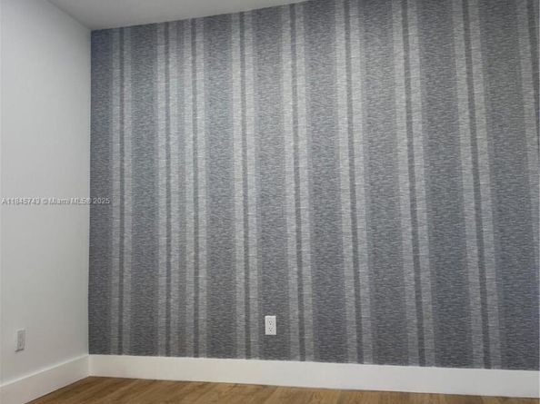 1090 SE 6th Ave, Dania Beach FL 33004